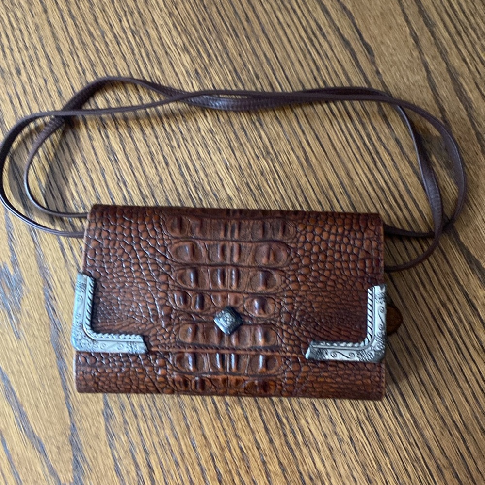 BRIGHTON LEATHER CROSSBODY CLUTCH .